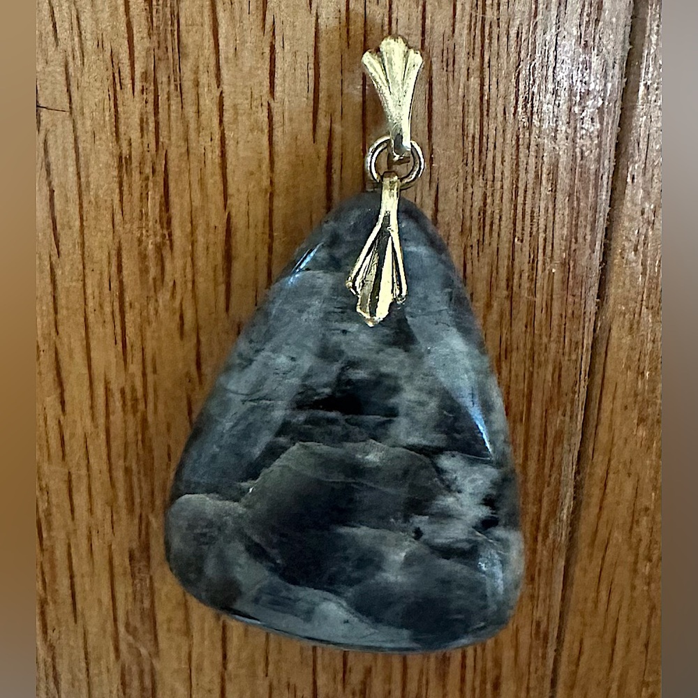 Vintage Elegant Polished Stone Pendant